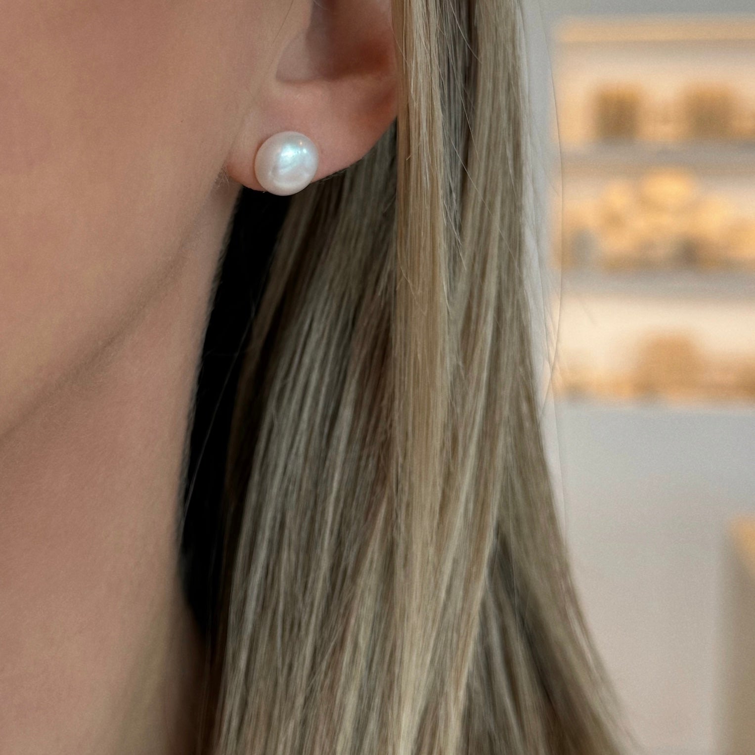 9.5mm Liz White Pearl Studs