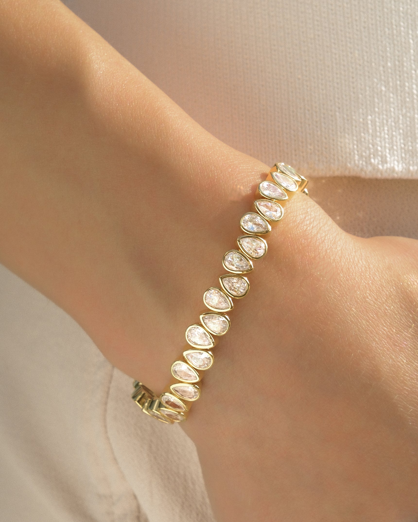 Teardrop Bezel Stretch Tennis Bracelet
