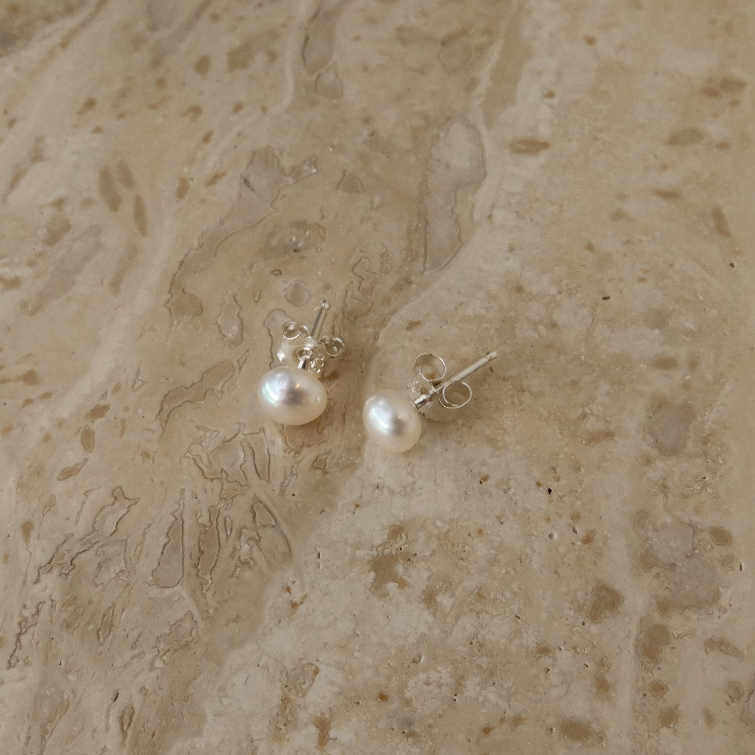 4.5mm White Pearl Fleck Studs
