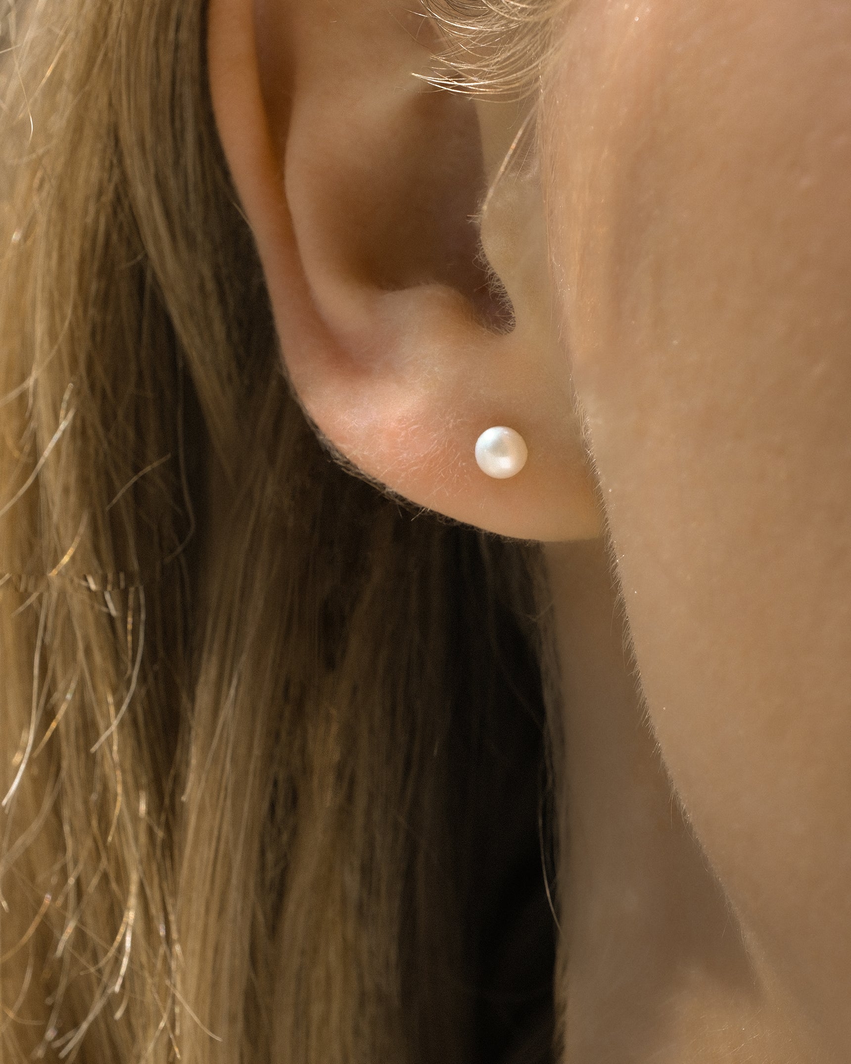 4.5mm White Pearl Fleck Studs