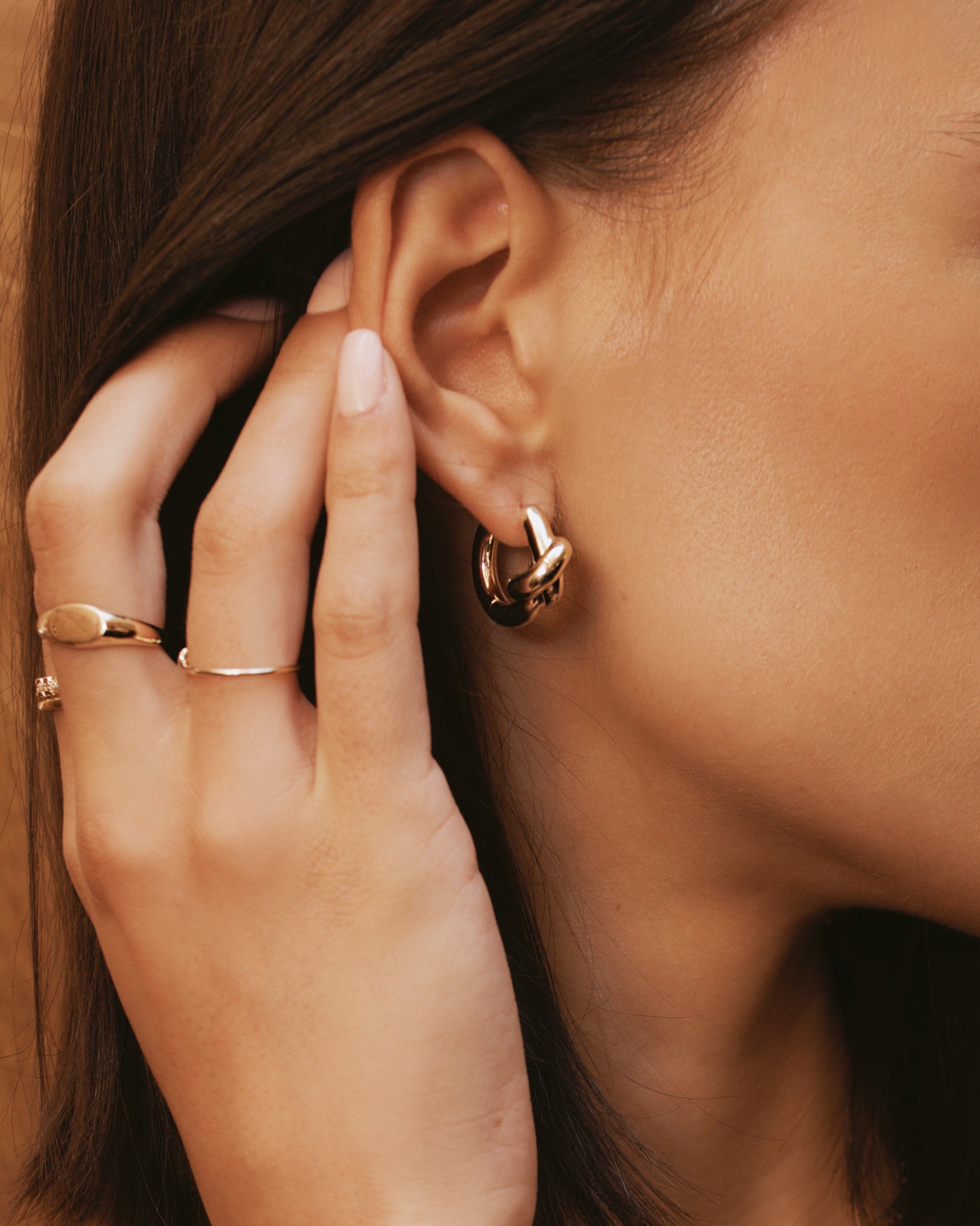 Knot Hoops