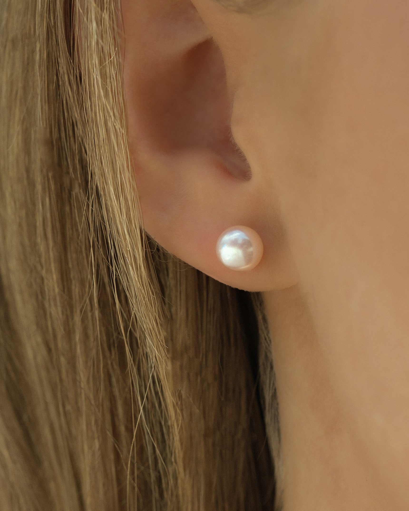 9.5mm Liz Satin Pearl Studs