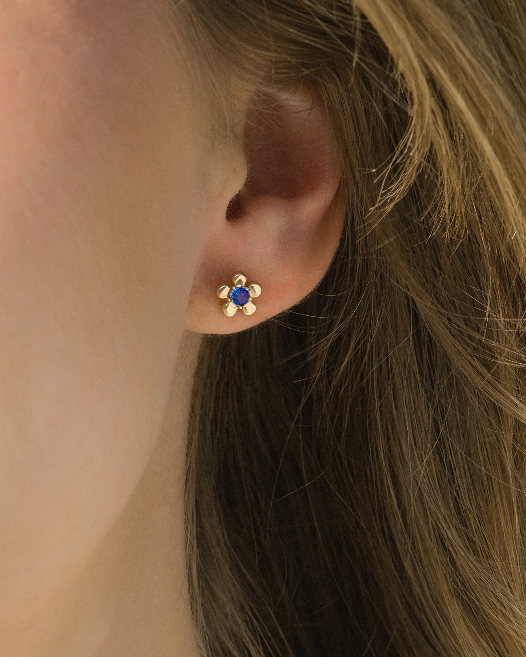 Daisy Blue Sapphire 14K Studs