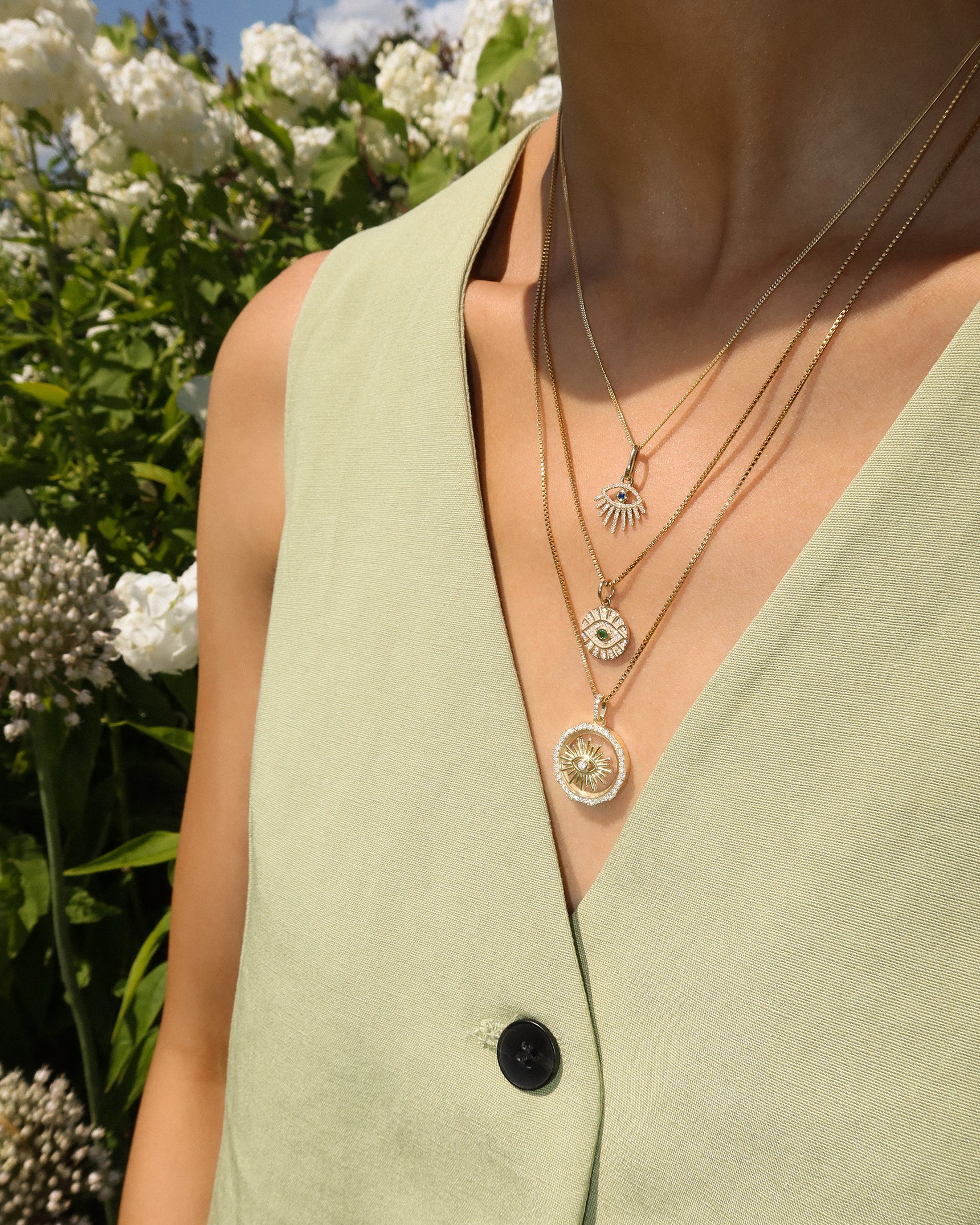 保護の象徴【leah alexandra】Evil Eye Medallion Necklace Evil Eye Medallion Pendant