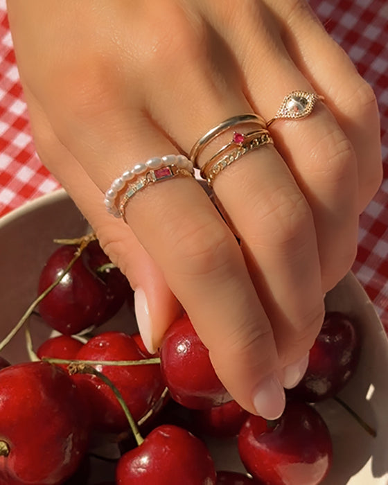 注目！【leah alexandra】海外セレブ愛用★MINI ANTIQUITY RING Mini Antiquity Moonstone Ring