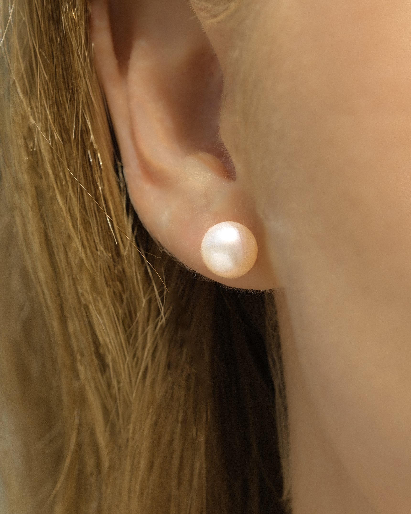 9.5mm Liz White Pearl Studs