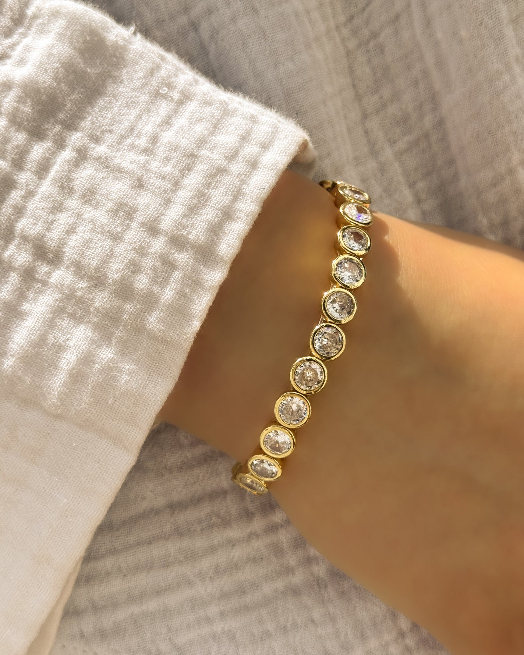 Bold Round Bezel Stretch Tennis Bracelet