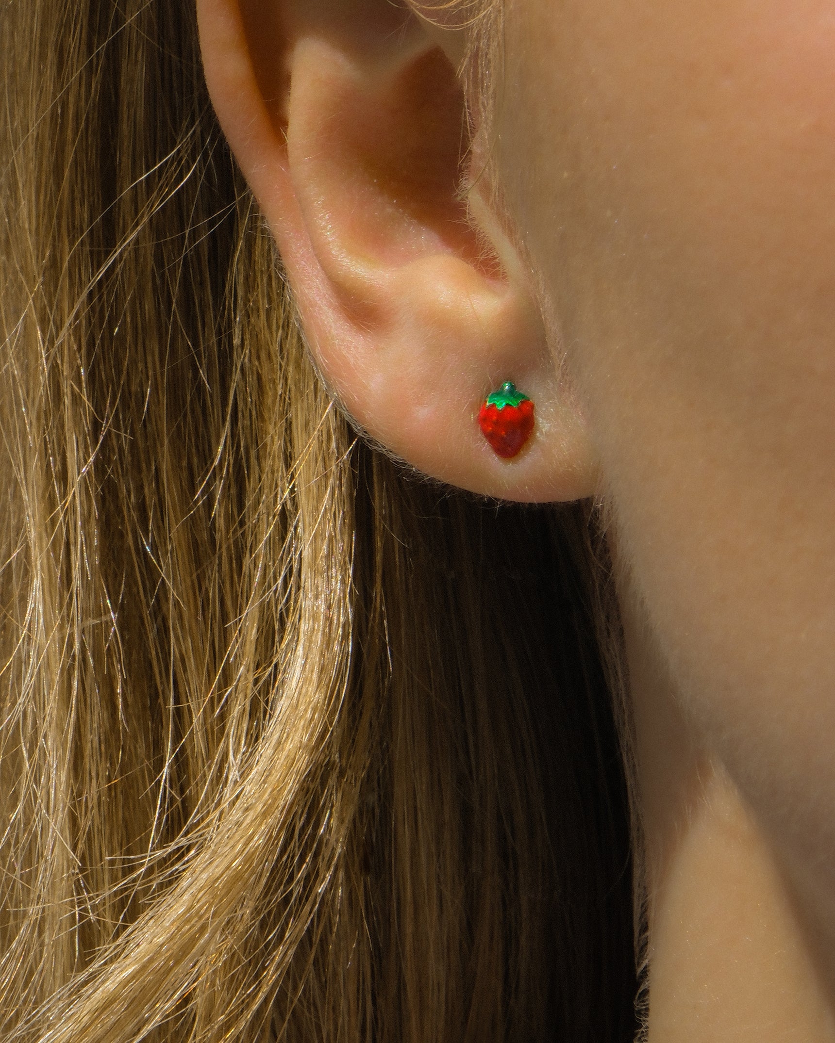Strawberry Red 10K Studs