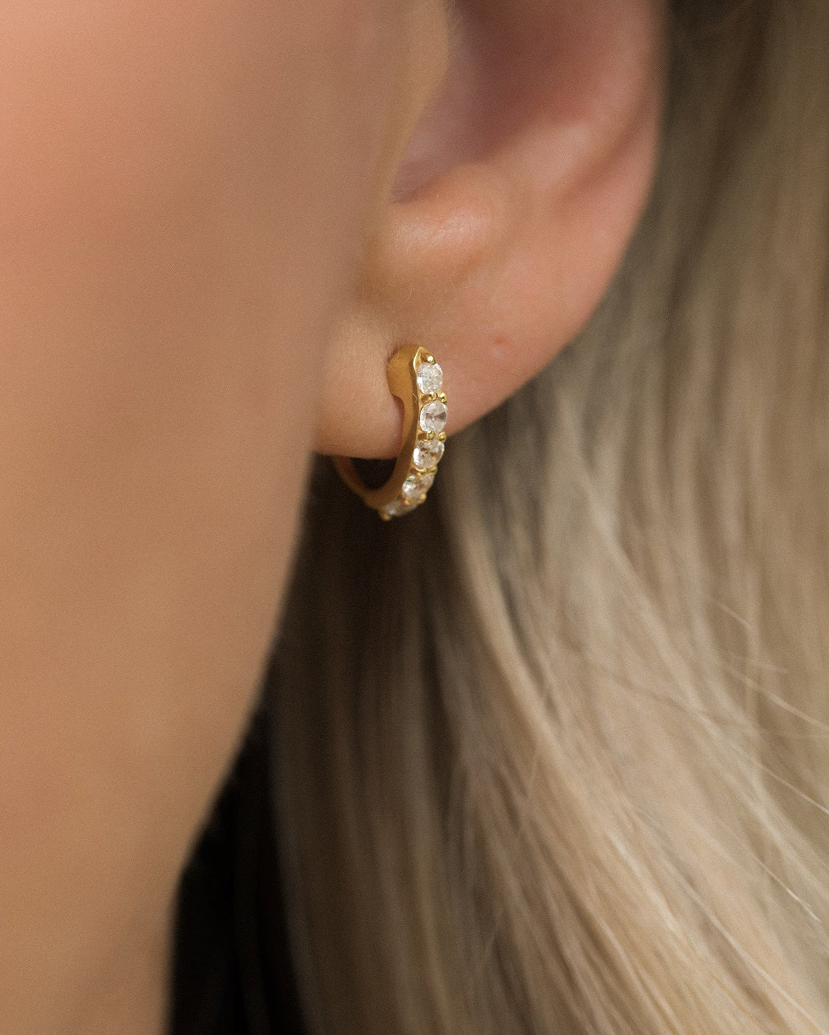LEAH ALEXANDRA GOLD HUGGIE HOOPS